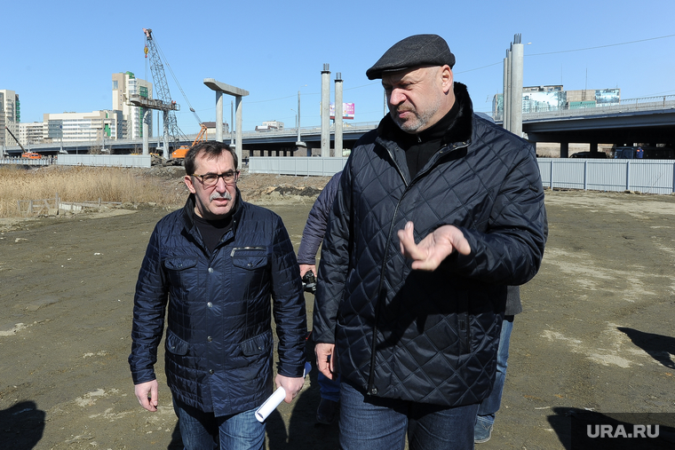 По словам Сергея Шаля (справа), в Челябинской области есть несколько объектов, где строители просят пересмотреть стоимость работ
