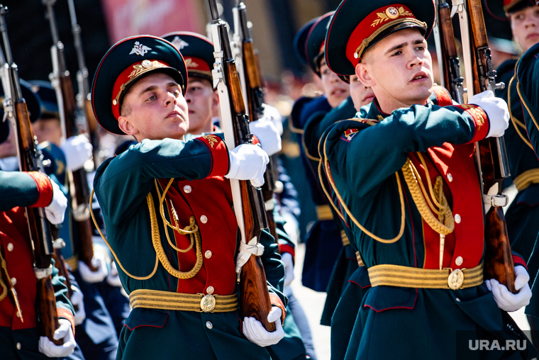 В отличие от 2020, в этом году на параде, посвященном 76 годовщине Победы в Великой Отечественной войне обошлись без масок