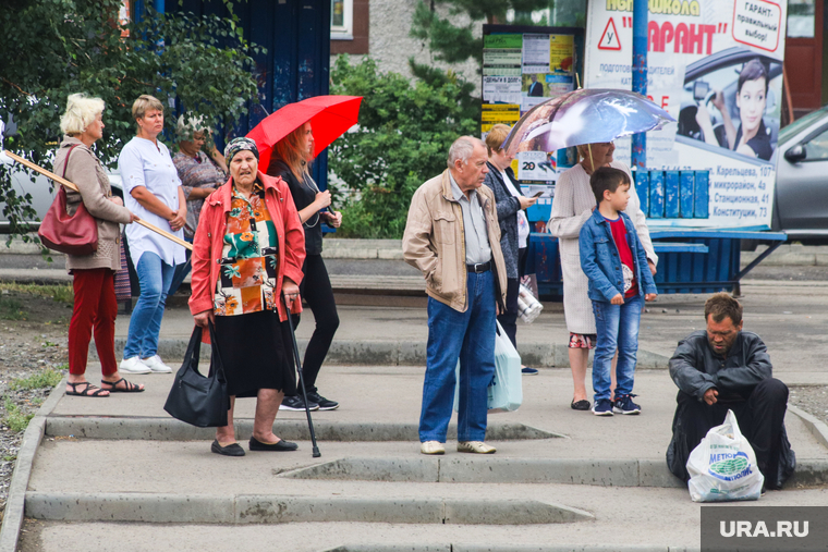 В бедных регионах власти работать проще, так как жителям достаточно, чтобы власть обеспечила их базовые потребности, считает Алексей Куртов