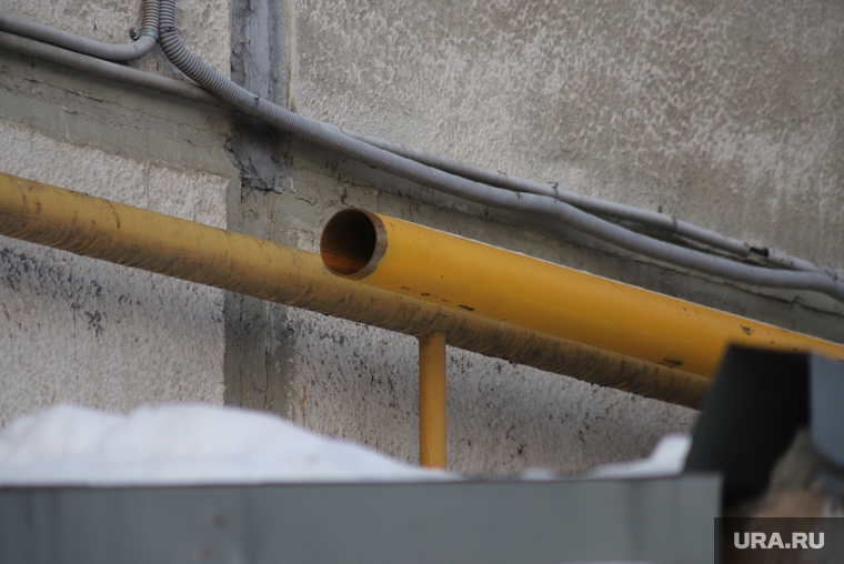 Монтаж газовых труб во дворах домов по улице Коли Мяготина и Ипподромная. Курган