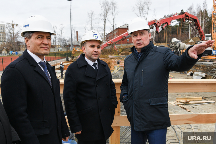 Алексей Орлов (справа) весь 2021 год ограничивал влияние думы, но уже в начале 2022-го столкнулся с сопротивлением
