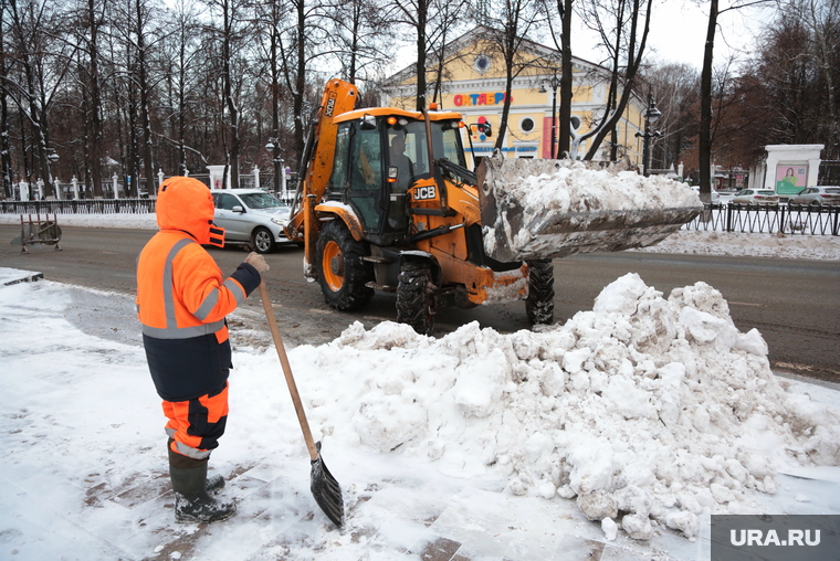 Власти не справляются с уборкой снега из-за нехватки техники