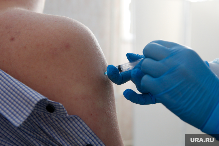 Михаил Мишустин поручил продолжать вакцинацию населения от коронавируса