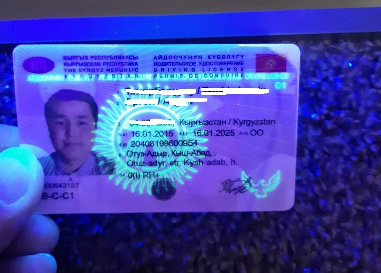Пример водительского удостоверения Киргизии, которое можно сделать за 45 тысяч рублей