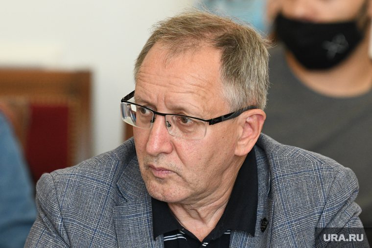 Вадим Дынин объясняет появление критики в его СМИ конфликтом с подчиненной Куйвашева
