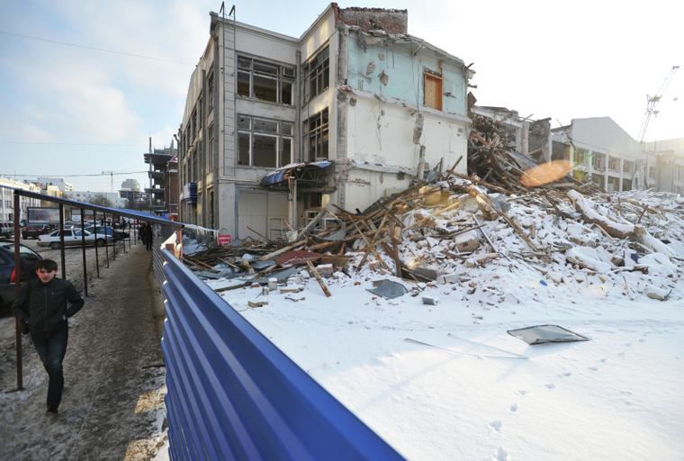 Снос не раз останавливали из-за накаленной обстановки в городе