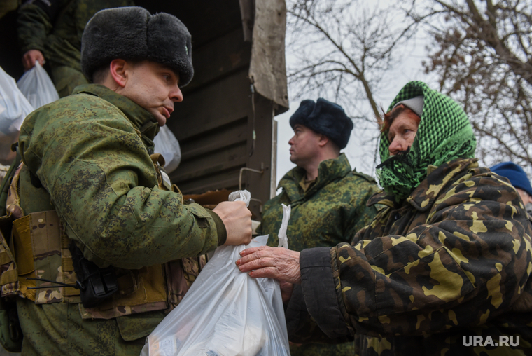 Российские военные обеспечивают безопасность мирных граждан на Украине