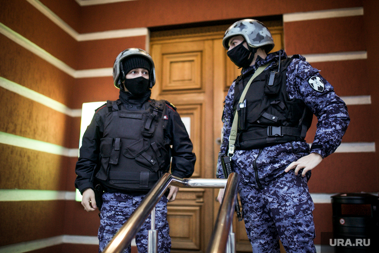 Югорские Росгвардейцы и полицейские хотят уехать на Украину, но пока их не пускают