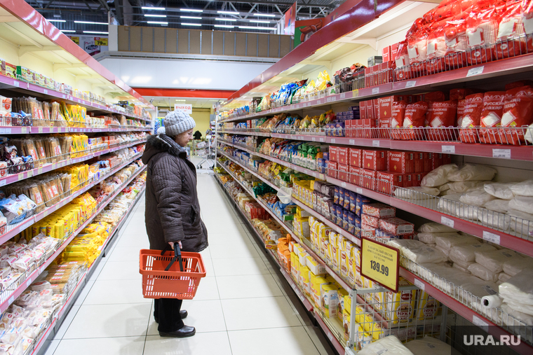 Россиян волнуют вопросы доступности продуктов, лекарств и работы пластиковых карт