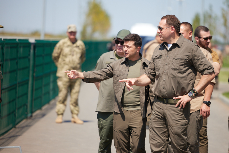 Президент Украины Владимир Зеленский не контролирует украинскую армию