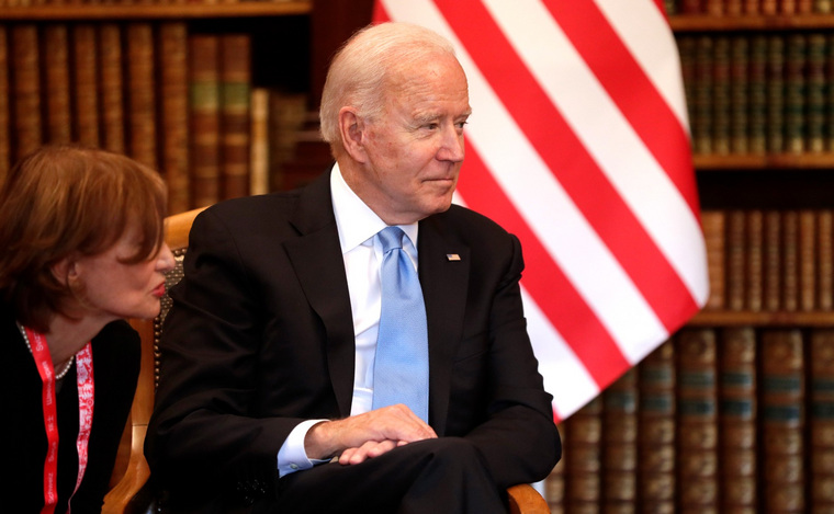 Конфликт на Украине спровоцировали США и подогревает американский президент Джо Байден, полагает генерал Владимир Носов