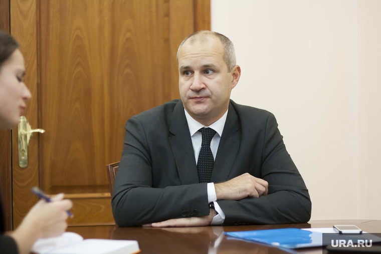 Медики жалуются на директора департамента здравоохранения Сергея Новикова