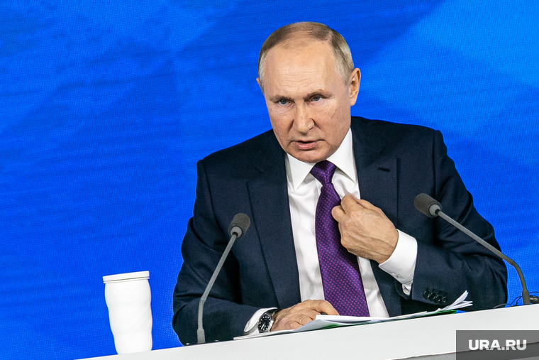 Владимир Путин показал, что можно отказаться от диктата США и перейти к расчетам в национальных валютах