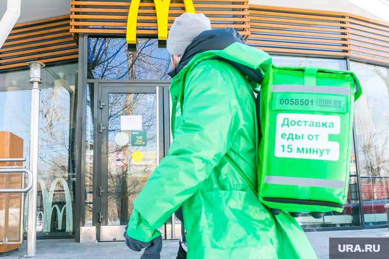Рестораны McDonald’s стоят закрытыми, но окончательно прекращать бизнес в России не спешат