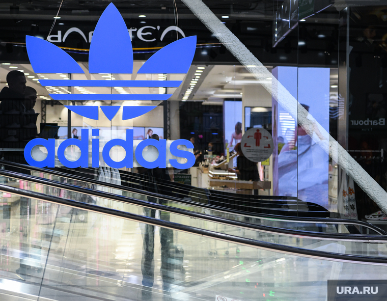 Сотрудники Adidas, пока магазины закрыты, всесторонне развиваются