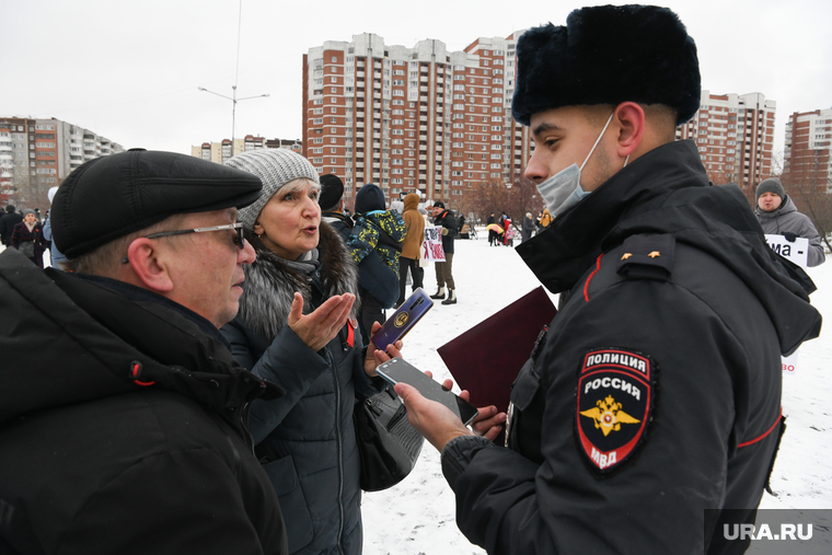 Власти должны больше разговаривать с людьми и объяснять им свои действия и решения, считает Сергей Миронов