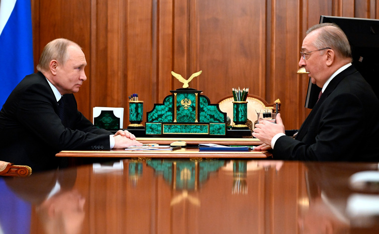 Глава «Транснефти» Николай Токарев (справа) поделился с президентом планами компании
