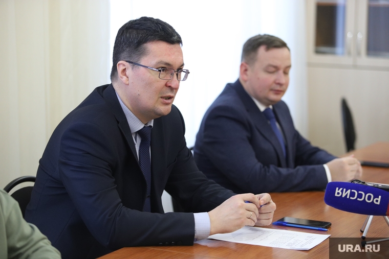 В департаменте образования опасаются отставки Андрея Кочерова (слева) или Ивана Хлебникова (справа)