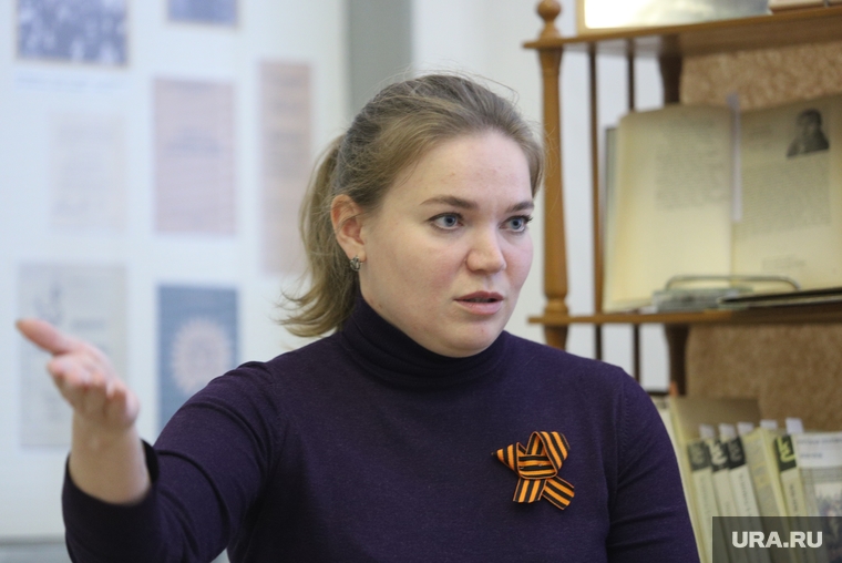 Александра работает в администрации Далматовского района, ранее увлекалась археологией, ездила в экспедиции