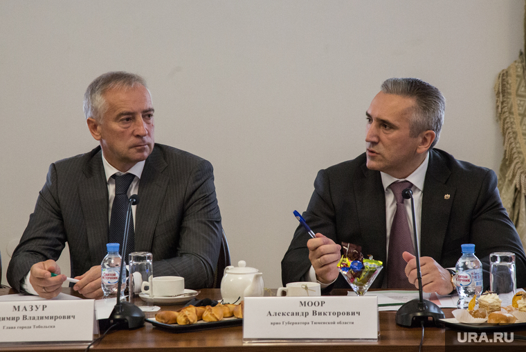 Мазур (слева) на встрече с губернатором Тюменской области Александром Моором