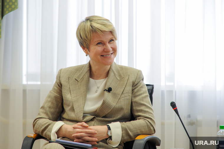 Глава «Сириуса» Елена Шмелева оказалась единственной, кто сидел рядом с президентом во время заседания попечительского совета
