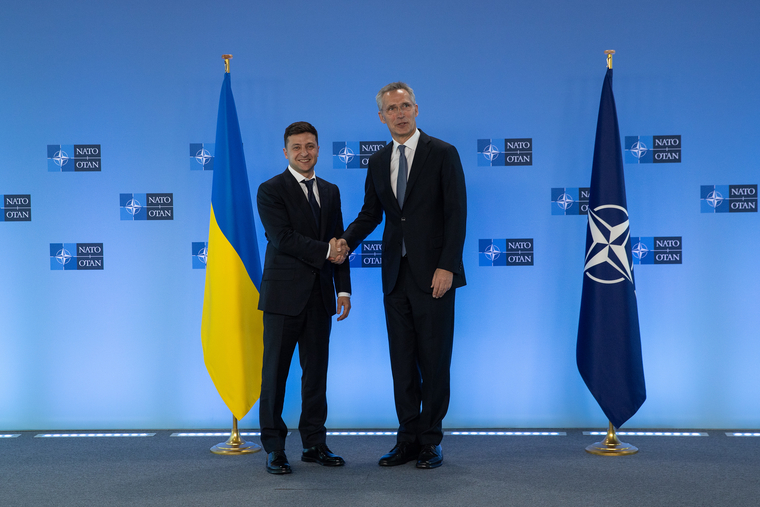 Военный специалист Александр Широкорад считает, что возможность вступления Украины в НАТО была формальностью