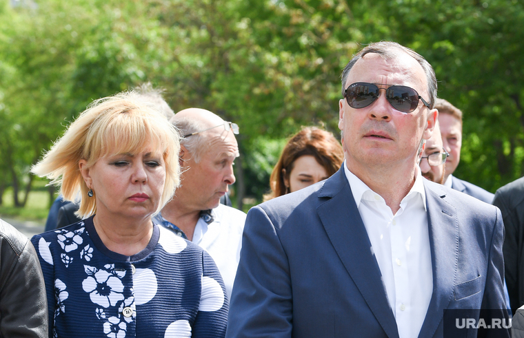 Говорят, исполняя поручение мэра, глава района решил заодно избавиться от своего зама Лилии Белоблоцкой (слева)