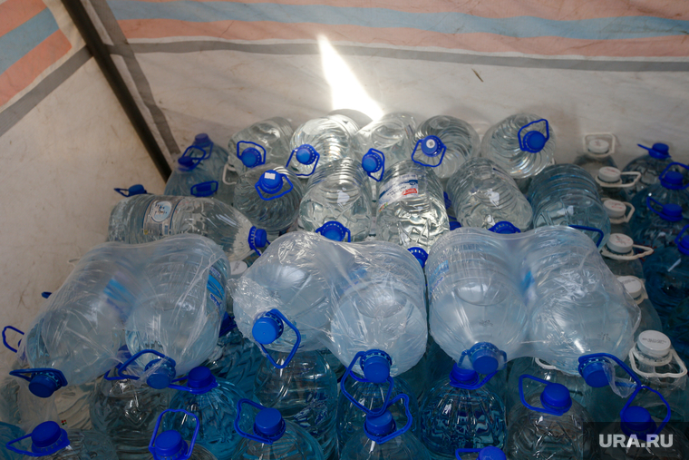 Прокуратуре ХМАО стало интересно, почему в Сургутском районе некоторые жители вынуждены покупать воду в магазинах