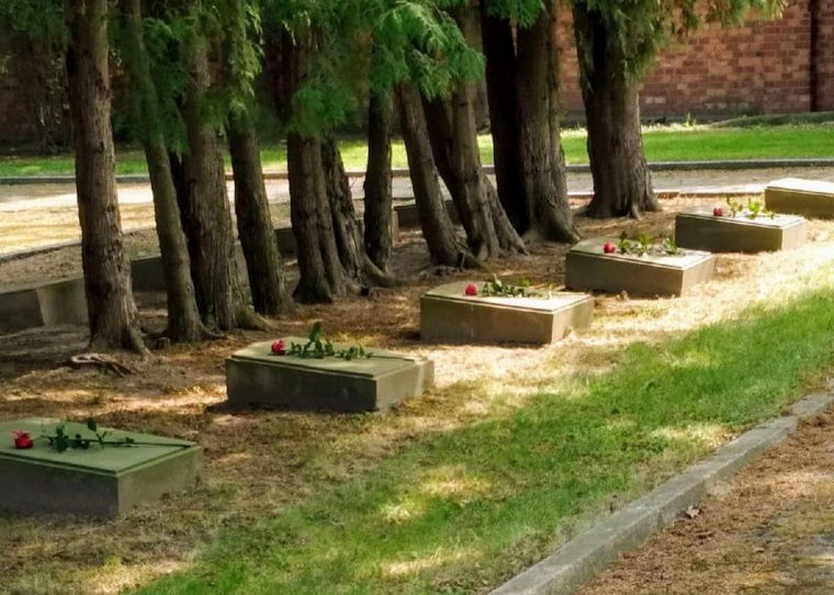 За возложение цветов на могилы советских солдат в Польше могут избить