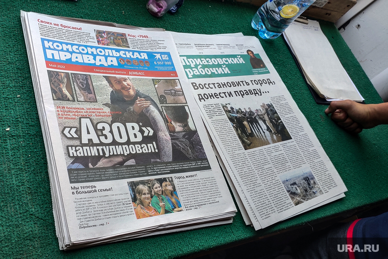 Мариуполе нет ни электричества, ни интернета, поэтому все новости люди узнают из двух газет