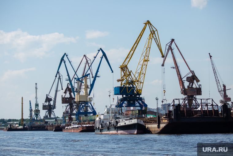 Вывоз зерна из украинских портов невозможен, пока Киев не отдаст приказ разминировать акваторию, сообщил президент РФ Владимир Путин