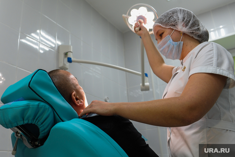 Свердловским стоматологам сложно работать на отечественных материалах