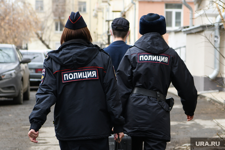 Сотрудники УМВД по Екатеринбургу, которые удачно провели операции по задержанию мигрантов-нелегалов, поднимутся по службе