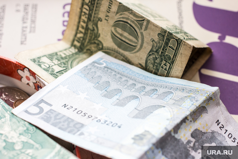Слабость евро и доллара к рублю — это объективное состояние дел в экономике, считает эксперт Михаил Беляев