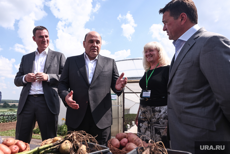 Михаил Мишустин во время посещения агрокомплекса в Кашире. Москва
