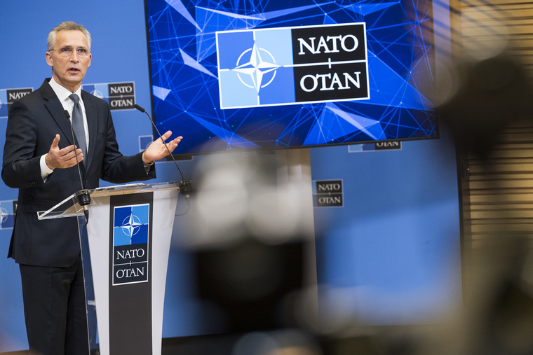 Сближение России и Турции может привести к распаду НАТО, считает политолог Павел Фельдман