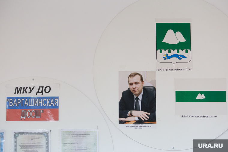 Вместе с портретами Шумкова в администрациях округов висят портреты и другой чиновницы