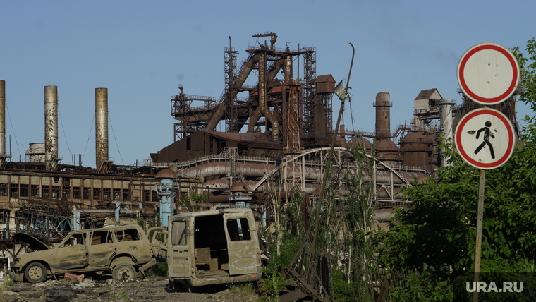 Крупнейший завод Мариуполя Азовсталь частично будет восстановлен, сообщил вице-премьер Марат Хуснуллин