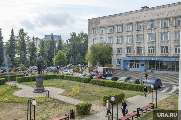 Ближайшие к КПП корпуса — 6-й (химический факультет) и 8-й (географический факультет). Именно они год назад стали «мишенью» нападавшего.