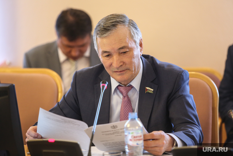 Фуат Сайфитдинов решил отказаться от кадровых чисток в областном парламенте