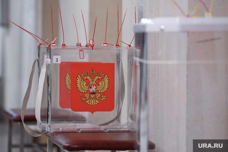 Вопрос проведения прямых губернаторских выборов в 2023 году остается открытым, сказал политолог Илья Гращенков