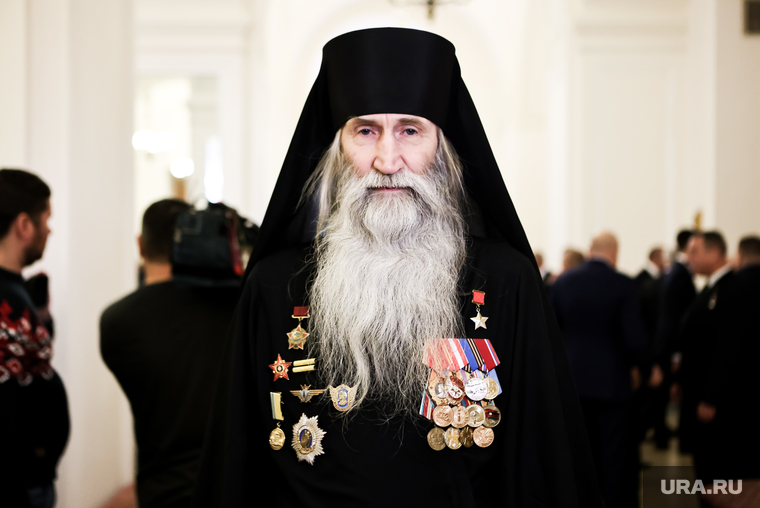На награждении присутствовал отец Киприан — единственный монах Русской Православной Церкви, являющийся Героем Советского Союза