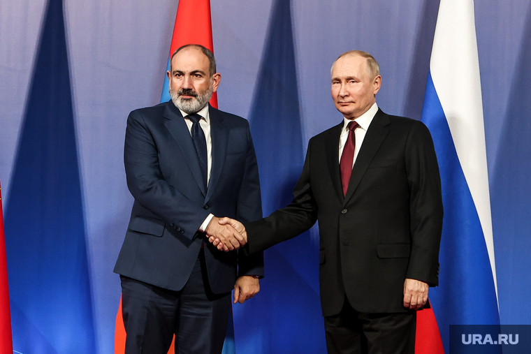 На полях саммита ЕАЭС президент Путин встретился с премьер-министром Армении Николом Пашиняном