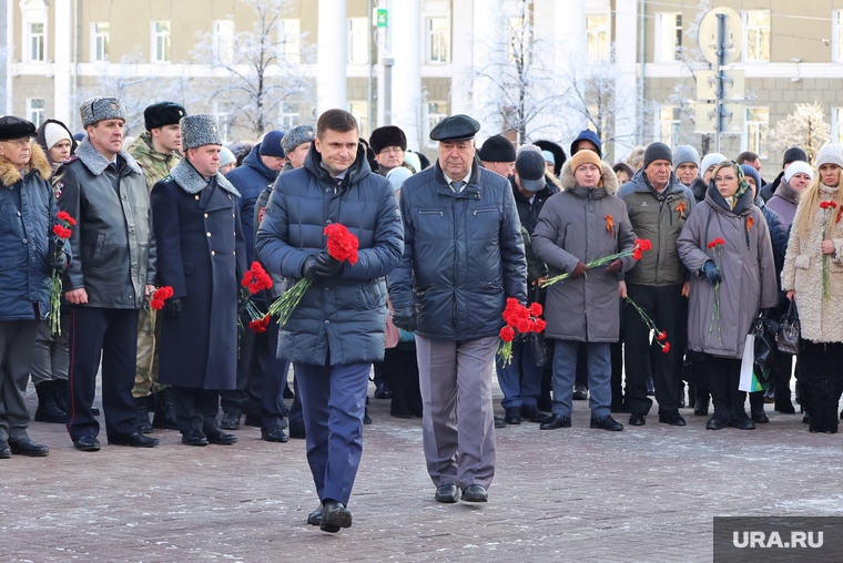 Высокопоставленные чиновники не пришли на возложение цветов в честь Дня героев России