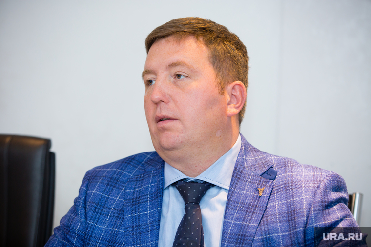Депутат думы Сургута Владимир Болотов провел словесную дуэль с вице-мэром Сургута Виталием Шаровым