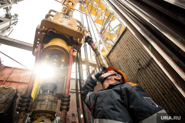 Снижении добычи грозит нефтяникам дополнительными издержками