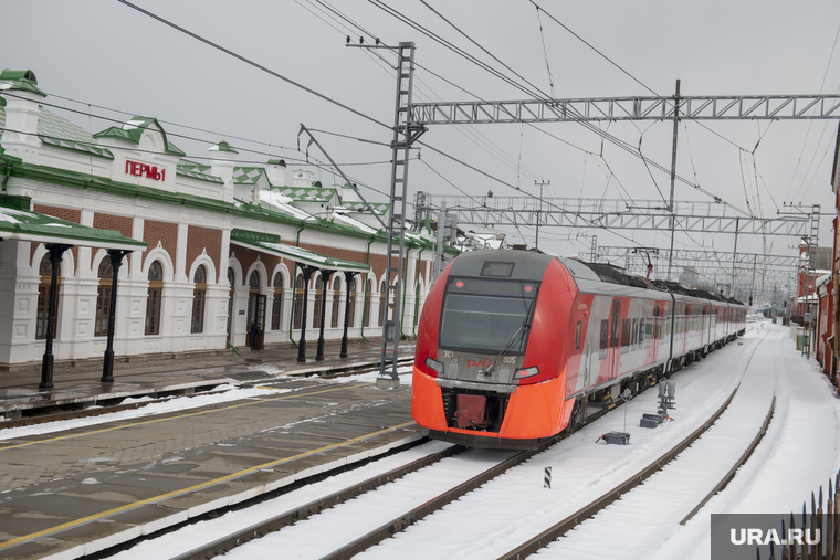 В 2022 году для пермяков запустили «наземное метро» — пригородные электропоезда «Ласточка» стали курсировать сразу по нескольким маршрутам в черте города
