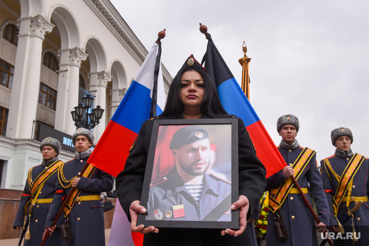 Прощание с Владимиром Жогой, позывной «Воха», командиром батальона «Спарта» Народной Милиции ДНР. Владимир Жога погиб при освобождении Волновахи, эвакуируя мирных жителей из зоны боевых действий. 6 марта 2022 года Владимир Путин подписал указ о присвоении Владимиру Артемовичу Жоге звания «Герой России» посмертно.