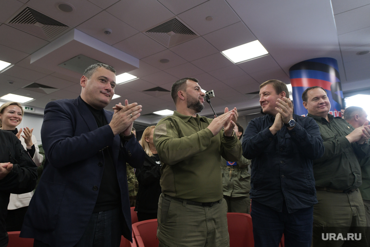 В Донбассе, Херсоне и Запорожье прошли референдумы, на которых жители проголосовали за вхождение в состав РФ. Позже Путин подписал указ о присоединении новых регионов.