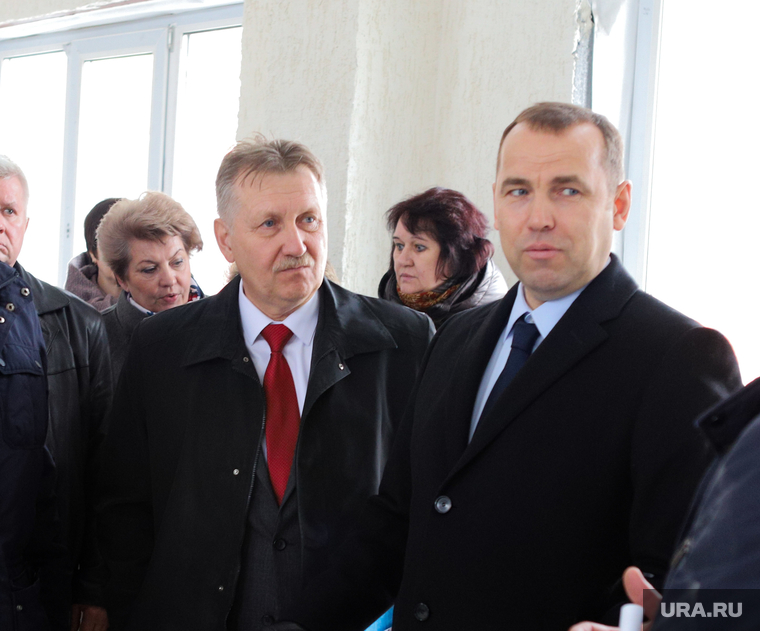 Вадим Шумков (справа) дал задание чиновникам активнее пополнять казну за счет продажи земли